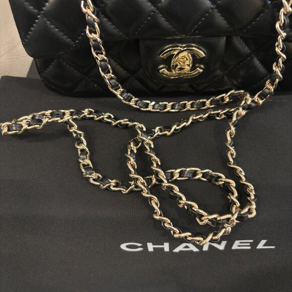 Chanel Classic Flap Bag - Black Quilted Leather with Gold-Tone Chain Strap - Picture 3 of 11